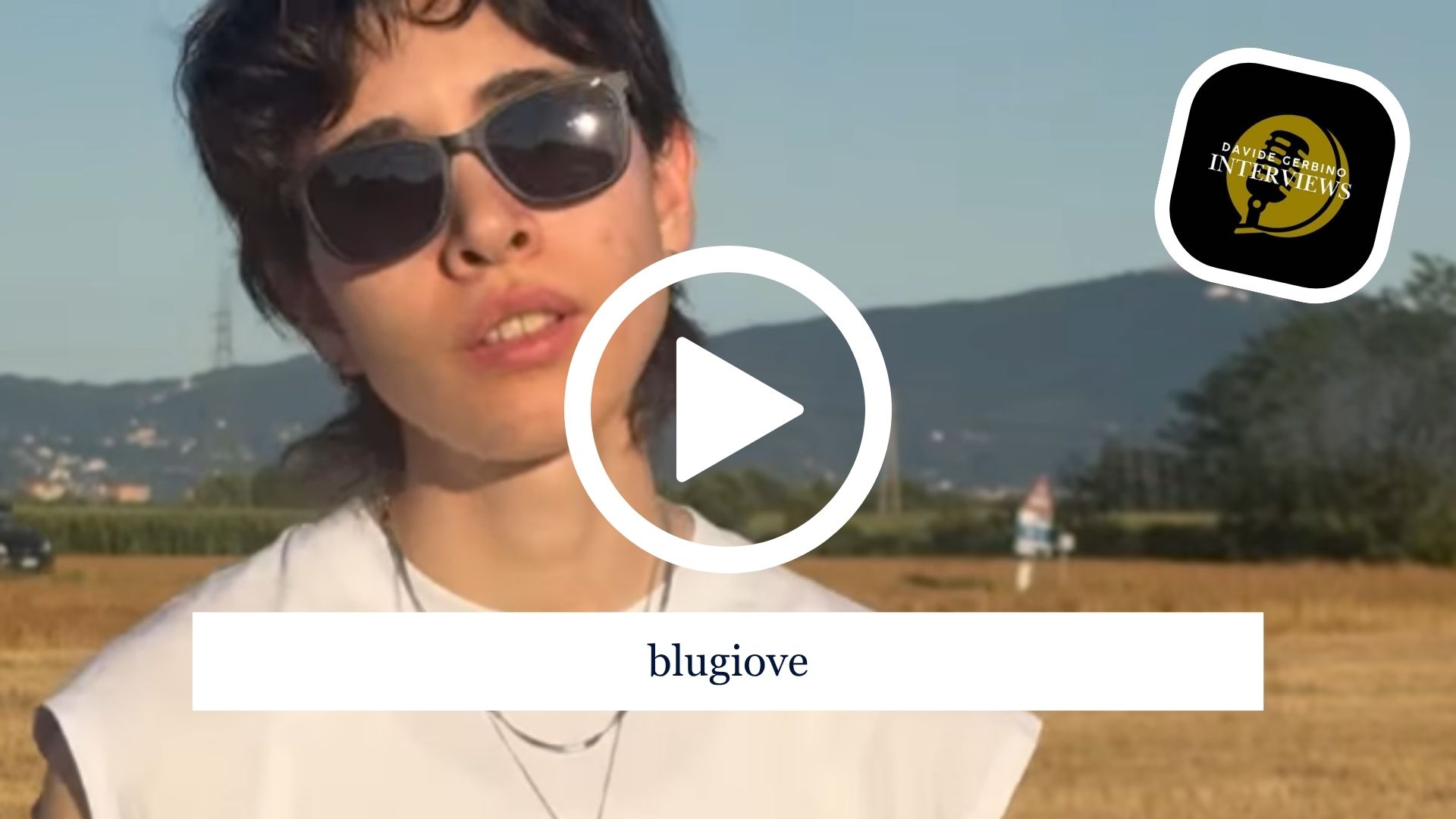 l'ultima estate (con te) è il secondo EP di blugiove, promettente Voce del Cantautorato Indipendente Torinese, l'abbiamo Intervistata per farci raccontare Tutto